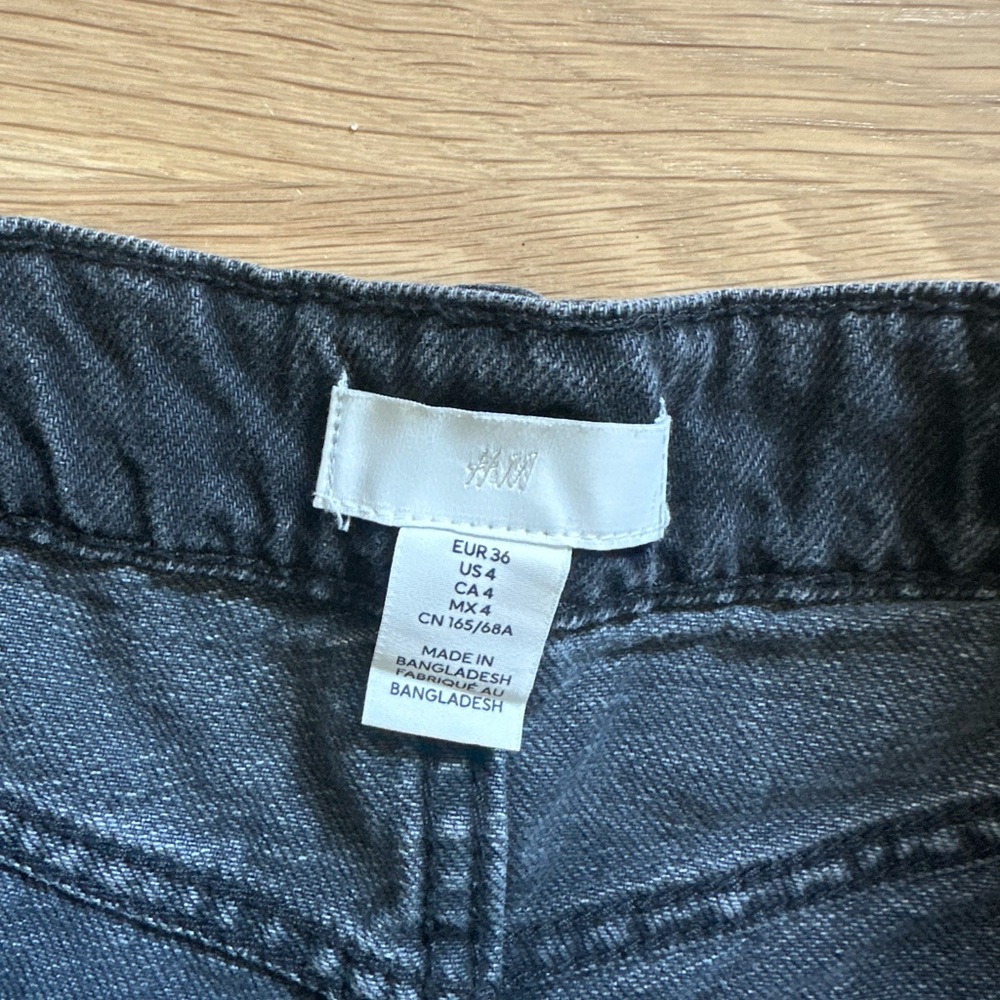 H&M High-Rise Black Denim Roll-Cuff Women's Shorts - Picture 3 of 4